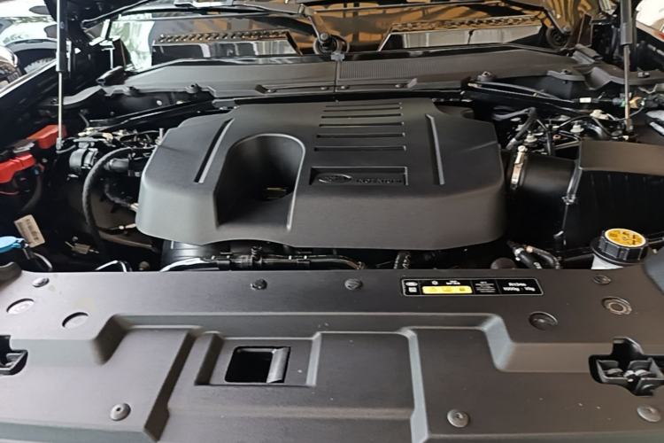 Used Land Rover Defender 2023 Facelift 110 3.0T P400 Dark Edition Engine Bay