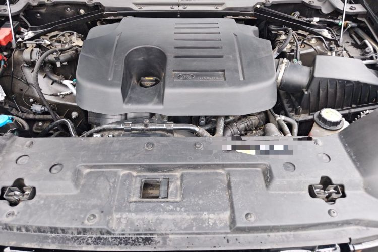 Used Land Rover Defender 2023 90 3.0T P400 Dark Edition Engine Bay