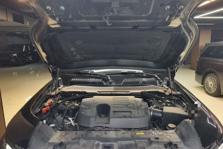 Used Land Rover Defender 2023 Facelift 110 3.0T P400 X-DYNAMIC HSE Engine Bay