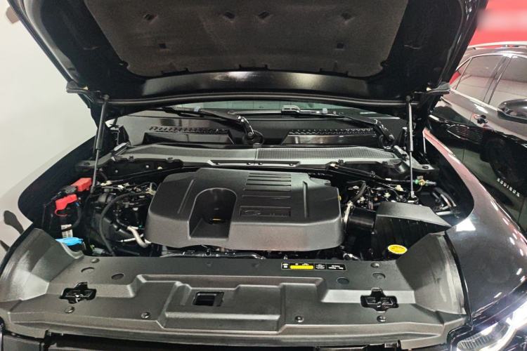 Used Land Rover Defender 2023 Facelift 110 3.0T P400 X Engine Bay