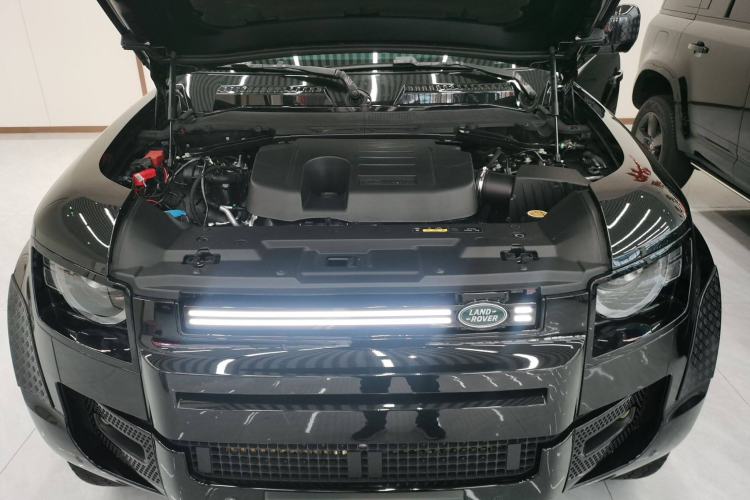 Used Land Rover Defender 2023 Facelift 110 3.0T P400 Dark Edition Engine Bay