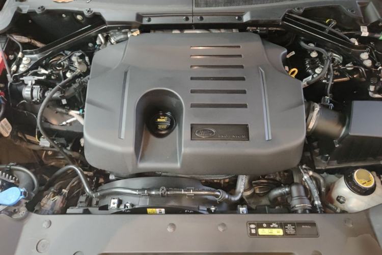 Used Land Rover Defender 2023 110 3.0T P400 X-DYNAMIC HSE Engine Bay