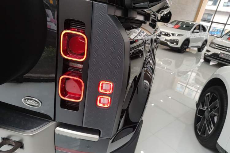 Used Land Rover Defender 2023 Facelift 110 3.0T P400 X-DYNAMIC HSE Exterior 3