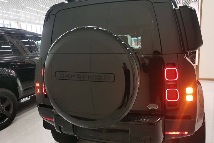 Used Land Rover Defender 2023 Facelift 110 3.0T P400 Dark Edition Exterior 4