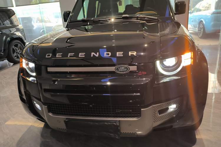 Used Land Rover Defender 2023 Facelift 110 3.0T P400 X-DYNAMIC HSE Front