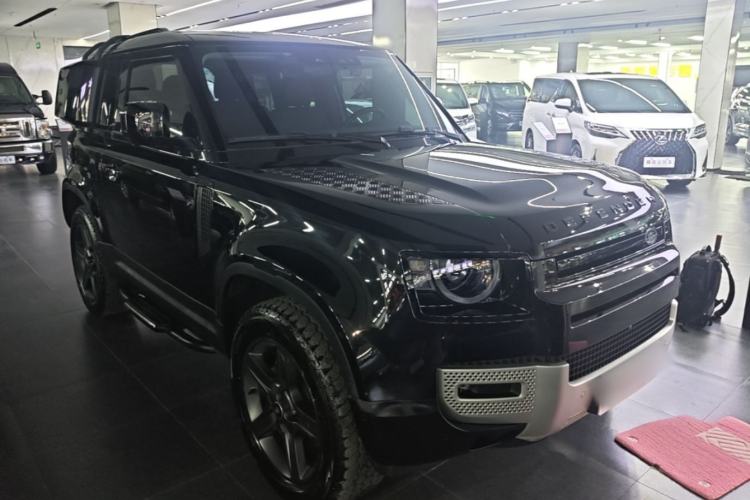 Used Land Rover Defender 2023 Facelift 90 2.0T P300 SE Front Right 45 Deg