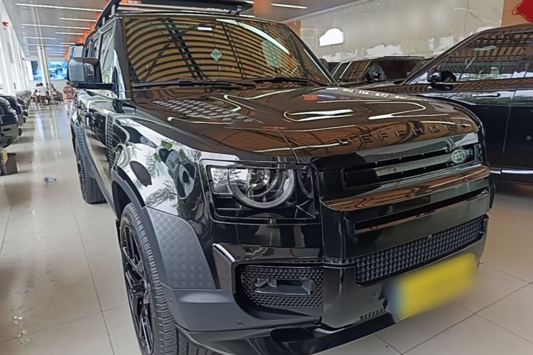 Used Land Rover Defender 2023 Facelift 110 3.0T P400 Dark Edition Front Right 45 Deg