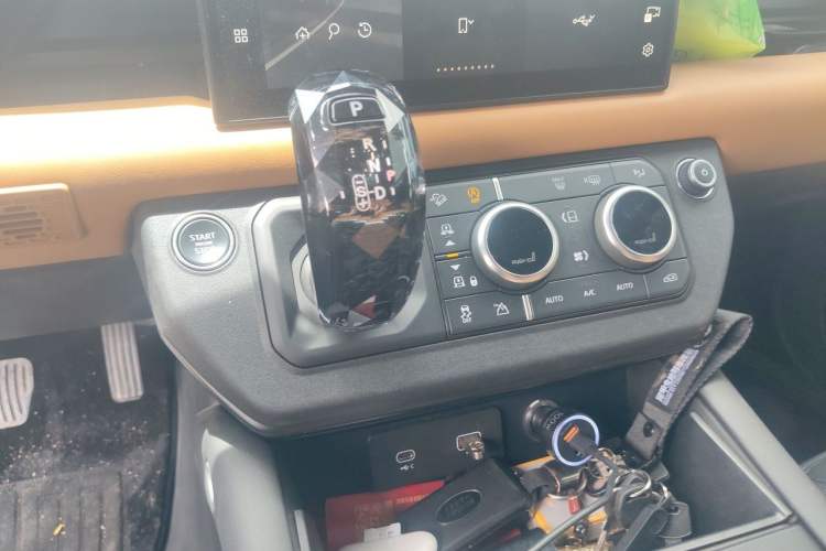 Used Land Rover Defender 2023 110 3.0T P400 X-DYNAMIC HSE Gear Lever