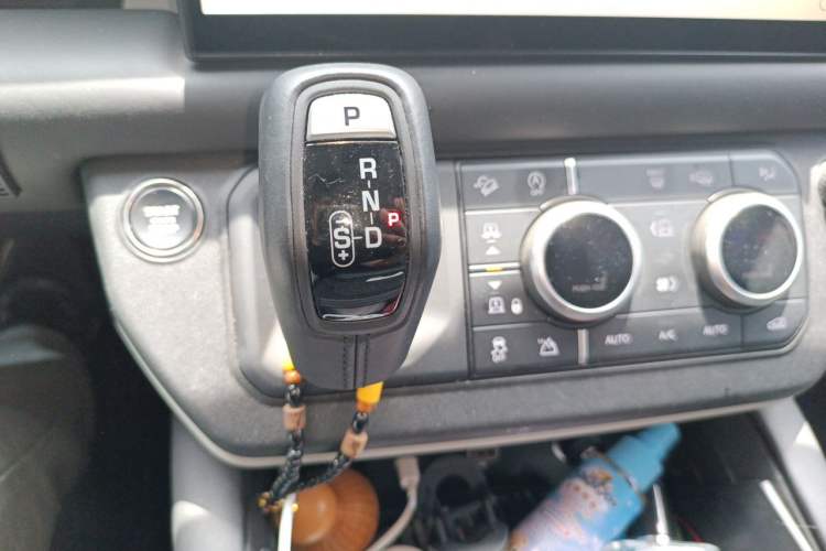 Used Land Rover Defender 2023 90 3.0T P400 XS Gear Lever