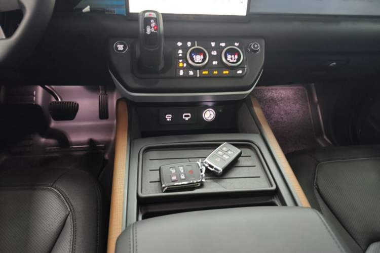 Used Land Rover Defender 2023 Facelift 110 3.0T P400 X-DYNAMIC HSE Gear Lever