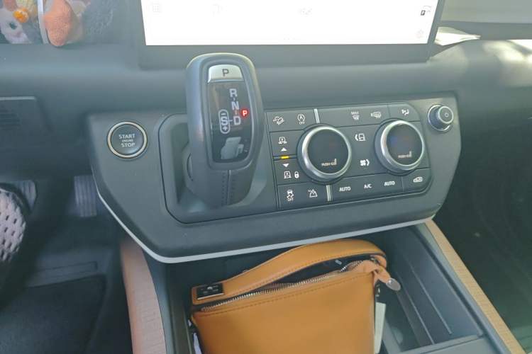 Used Land Rover Defender 2023 130 3.0T P400 HSE Gear Lever