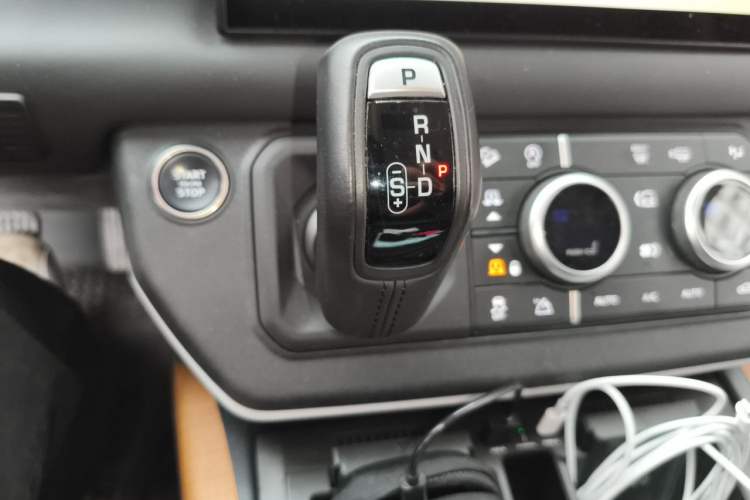 Used Land Rover Defender 2023 110 3.0T P400 Dark Edition Gear Lever