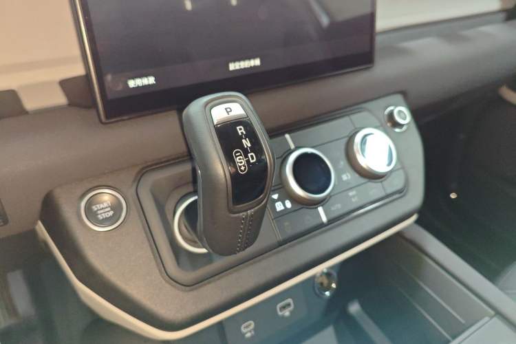 Used Land Rover Defender 2023 90 3.0T P400 XS Gear Lever