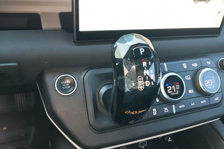 Used Land Rover Defender 2023 90 3.0T P400 XS Gear Lever