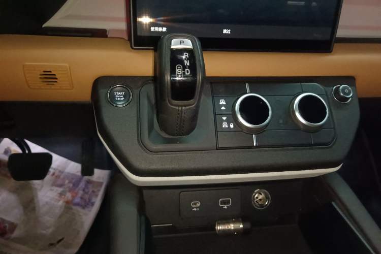 Used Land Rover Defender 2023 Facelift 110 3.0T P400 X-DYNAMIC HSE Gear Lever