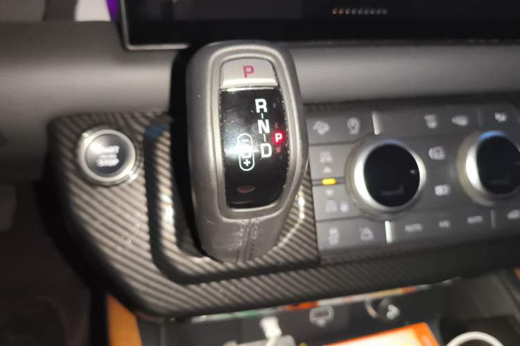 Used Land Rover Defender 2023 110 3.0T P400 X-DYNAMIC HSE Gear Lever