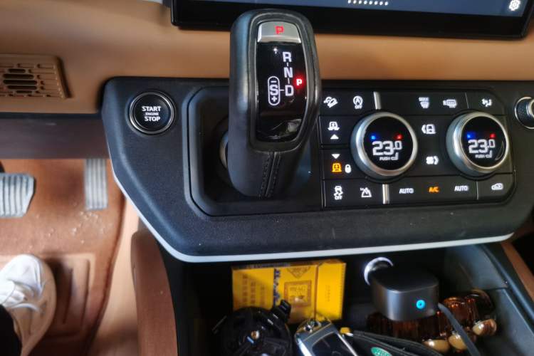 Used Land Rover Defender 2023 Facelift 110 3.0T P400 X-DYNAMIC HSE Gear Lever