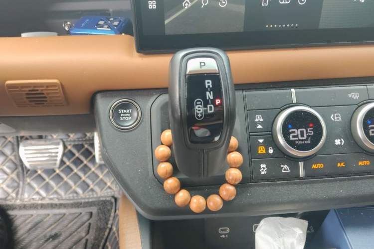 Used Land Rover Defender 2023 Facelift 110 3.0T P400 X Gear Lever