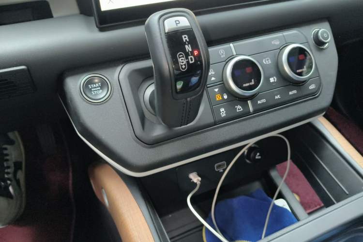 Used Land Rover Defender 2023 130 3.0T P400 HSE Gear Lever