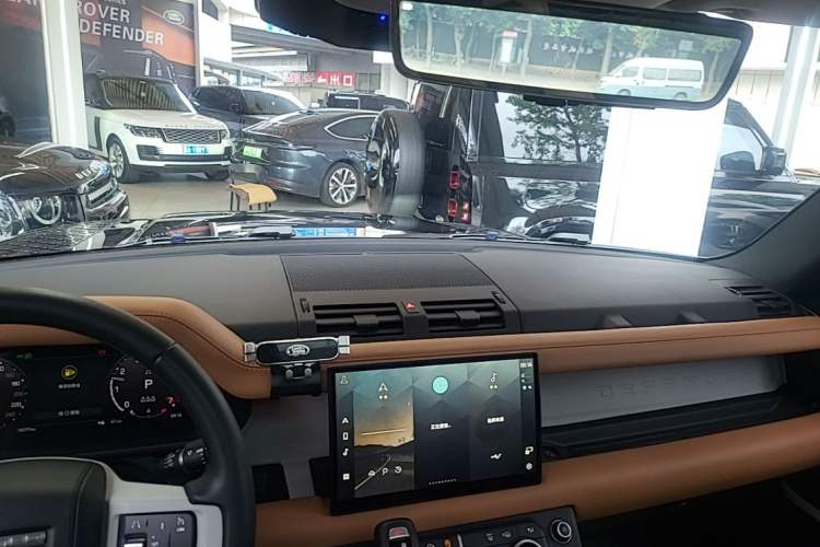 Used Land Rover Defender 2023 Facelift 110 3.0T P400 Dark Edition Headliner