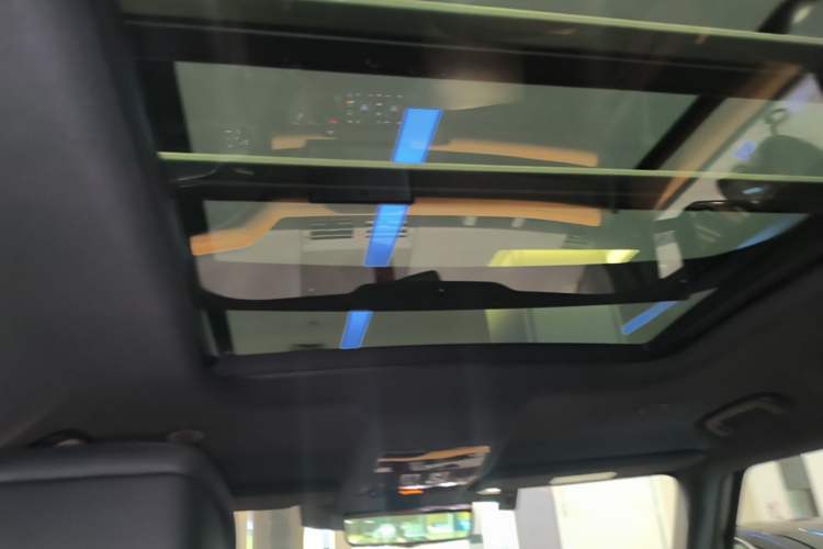 Used Land Rover Defender 2023 Facelift 110 3.0T P400 X-DYNAMIC HSE Headliner