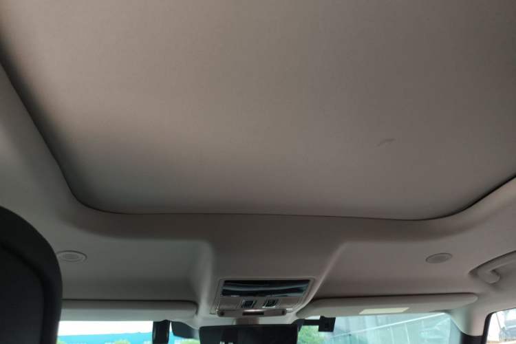 Used Land Rover Defender 2023 110 3.0T P400 Dark Edition Headliner