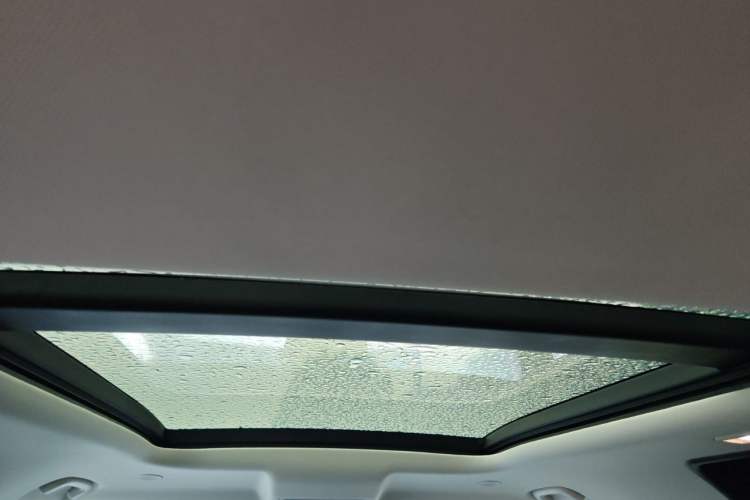 Used Land Rover Defender 2023 90 3.0T P400 Dark Edition Headliner