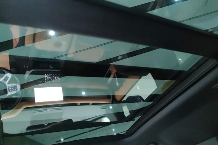 Used Land Rover Defender 2023 Facelift 110 3.0T P400 X-DYNAMIC HSE Headliner