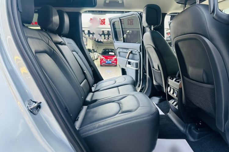 Used Land Rover Defender 2023 Facelift 110 3.0T P400 X-DYNAMIC HSE Interior 12