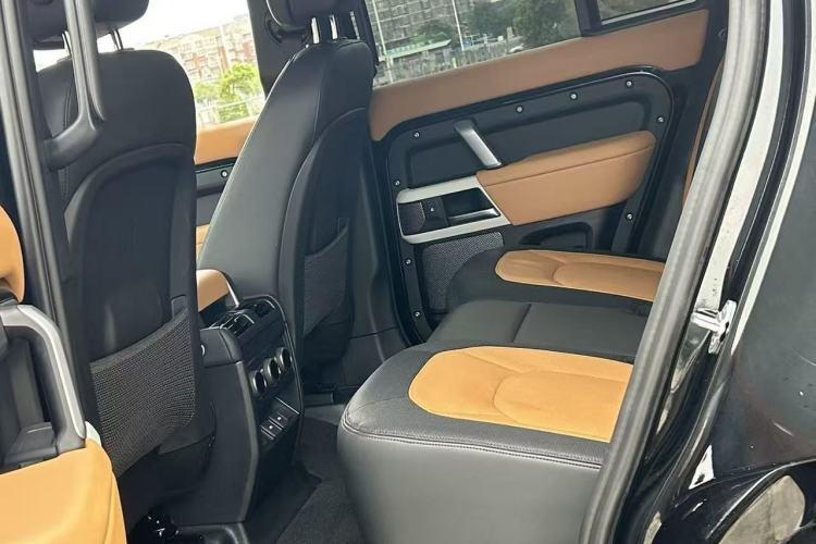 Used Land Rover Defender 2023 Facelift 110 3.0T P400 X-DYNAMIC HSE Interior 2