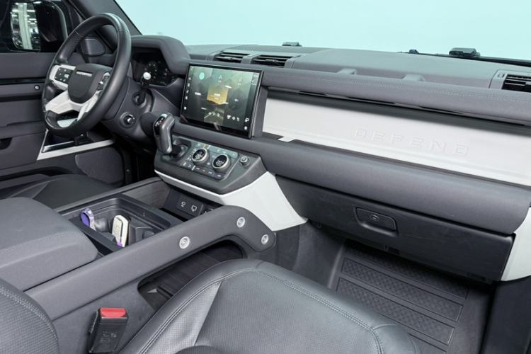 Used Land Rover Defender 2023 Facelift 90 2.0T P300 SE Interior 2