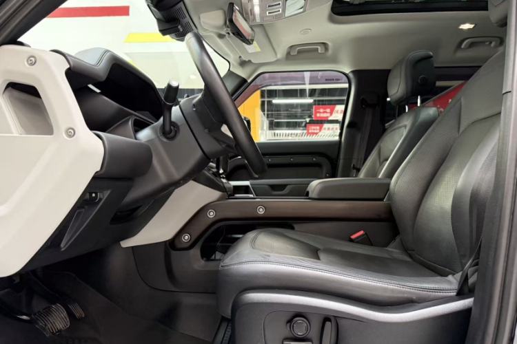 Used Land Rover Defender 2023 Facelift 110 3.0T P400 Dark Edition Interior 2