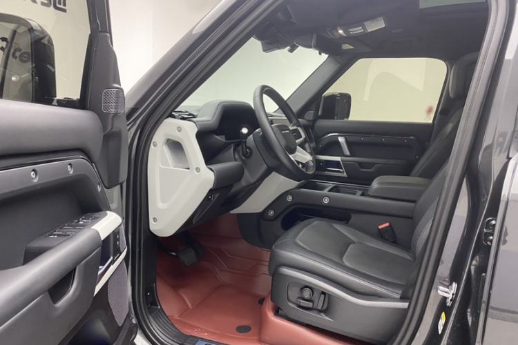 Used Land Rover Defender 2023 Facelift 110 3.0T P400 X-DYNAMIC HSE Interior 2