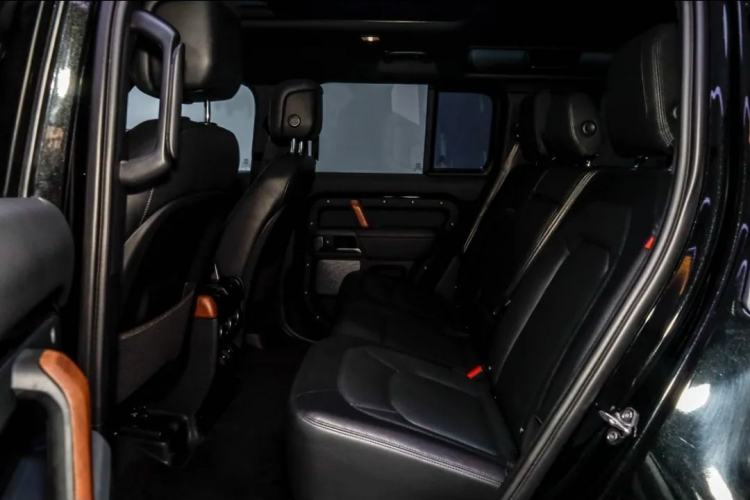 Used Land Rover Defender 2023 Facelift 110 3.0T P400 X-DYNAMIC HSE Interior 2