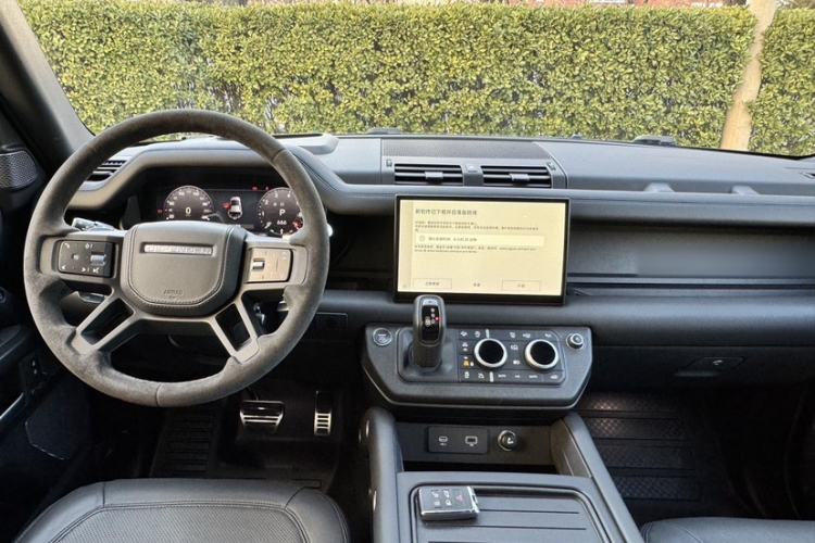 Used Land Rover Defender 2023 110 5.0T V8 Interior 2