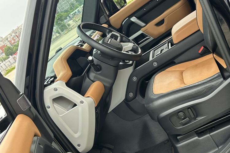 Used Land Rover Defender 2023 Facelift 110 3.0T P400 X-DYNAMIC HSE Interior 3