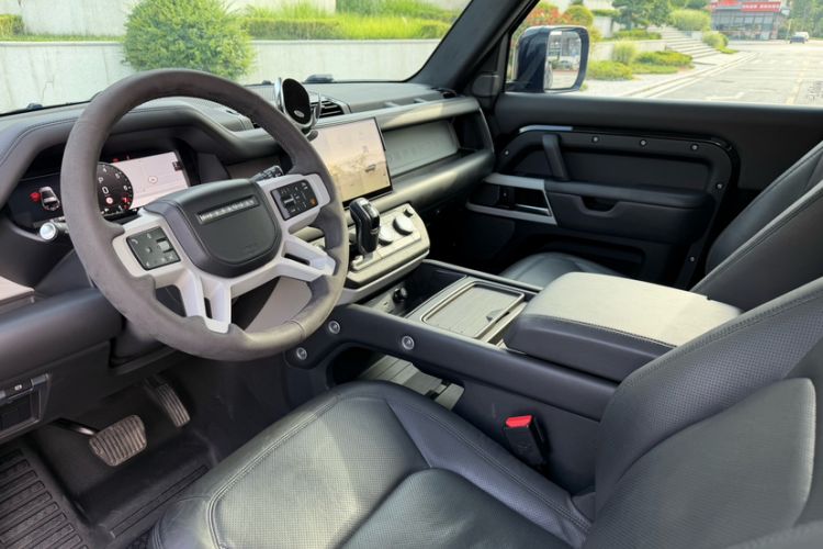 Used Land Rover Defender 2023 Facelift 90 3.0T P400 XS Interior 3