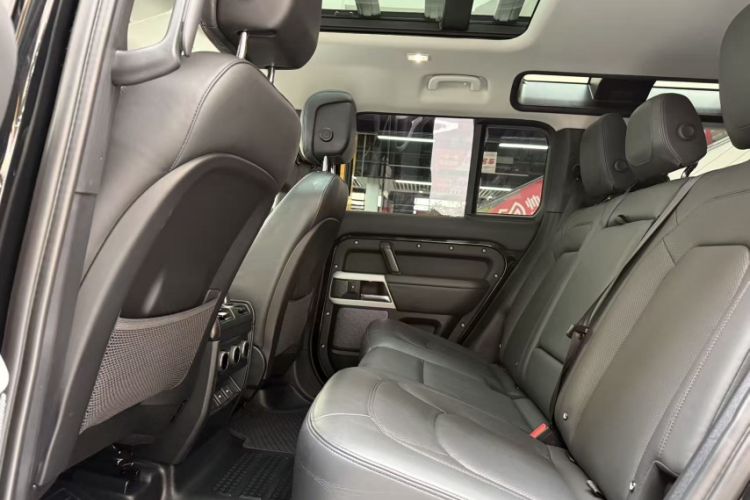 Used Land Rover Defender 2023 Facelift 110 3.0T P400 Dark Edition Interior 3