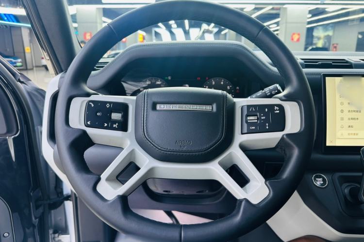 Used Land Rover Defender 2023 Facelift 110 3.0T P400 X-DYNAMIC HSE Interior 3