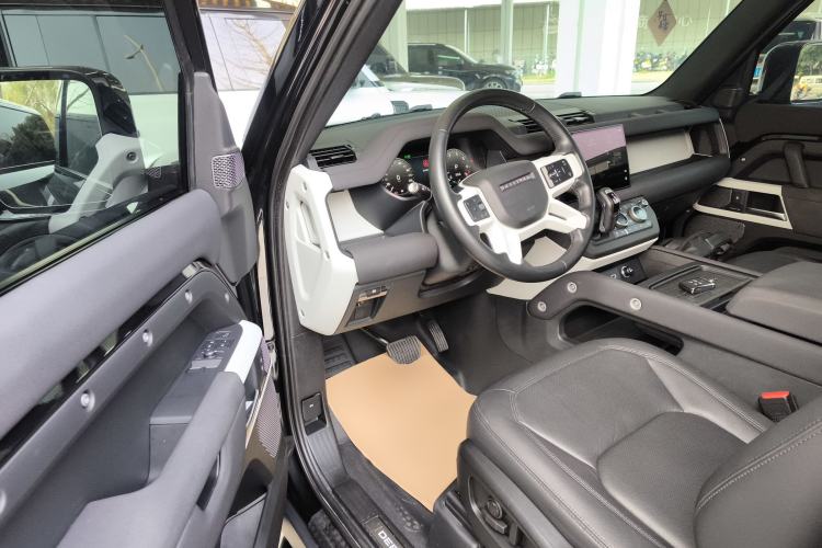 Used Land Rover Defender 2023 90 3.0T P400 XS Interior 3