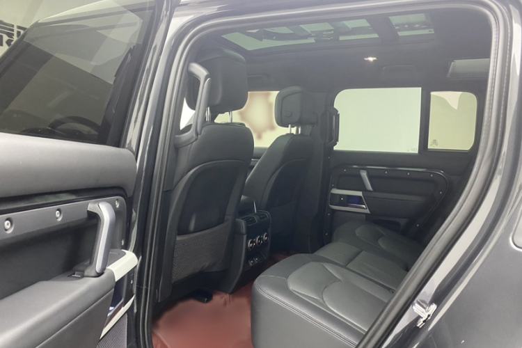 Used Land Rover Defender 2023 Facelift 110 3.0T P400 X-DYNAMIC HSE Interior 3