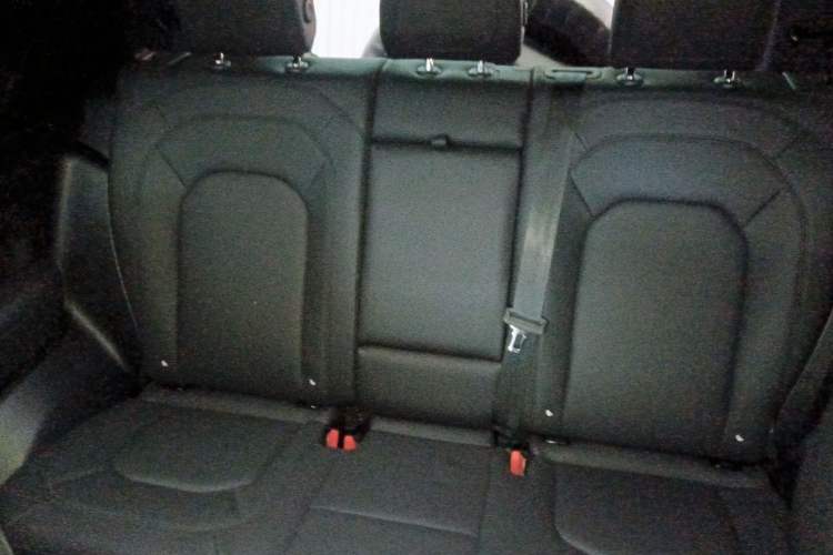 Used Land Rover Defender 2023 Facelift 90 3.0T P400 XS Interior 4