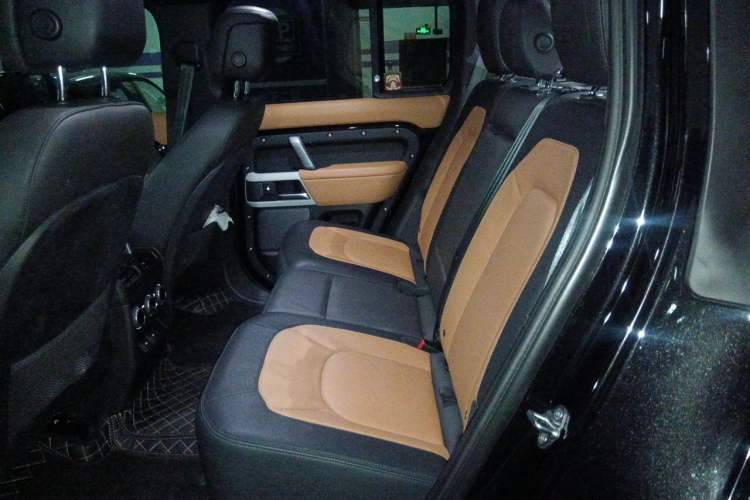 Used Land Rover Defender 2023 Facelift 110 3.0T P400 X-DYNAMIC HSE Interior 4