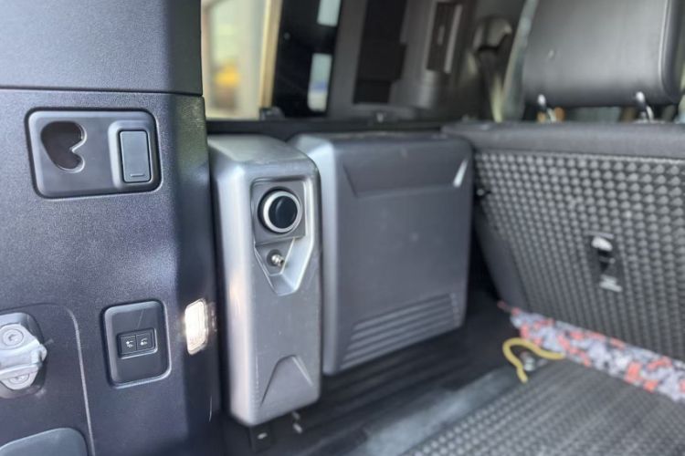 Used Land Rover Defender 2023 Facelift 110 3.0T P400 X Interior 4