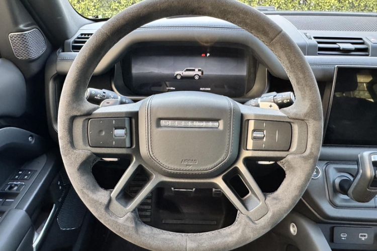 Used Land Rover Defender 2023 110 5.0T V8 Interior 4