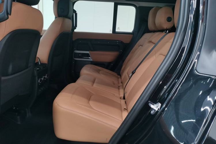 Used Land Rover Defender 2023 Facelift 110 3.0T P400 Dark Edition Interior 4