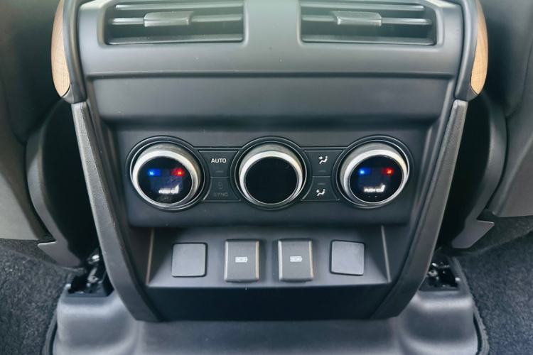 Used Land Rover Defender 2023 Facelift 110 3.0T P400 X-DYNAMIC HSE Interior 6