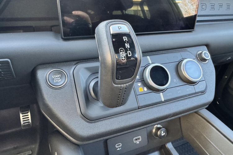 Used Land Rover Defender 2023 110 5.0T V8 Interior 6