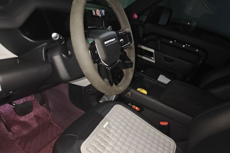 Used Land Rover Defender 2023 90 3.0T P400 Dark Edition Left Front Seat