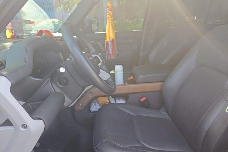 Used Land Rover Defender 2023 130 3.0T P400 HSE Left Front Seat